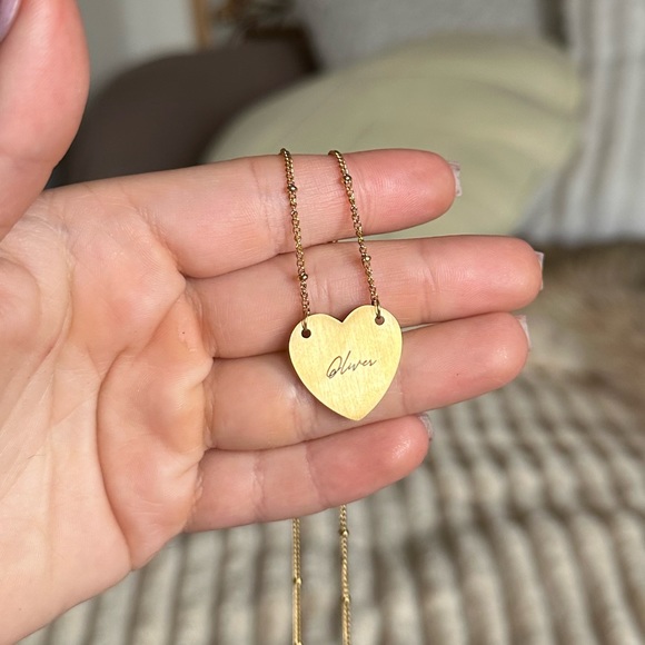 Gold Customized name plate heart necklace OLIVER - Picture 5 of 7